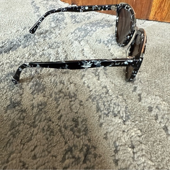 DIFF Eyewear ROSE Sunglasses Cat Eye Black White Frames Only Lenses Scratched - Picture 6 of 8